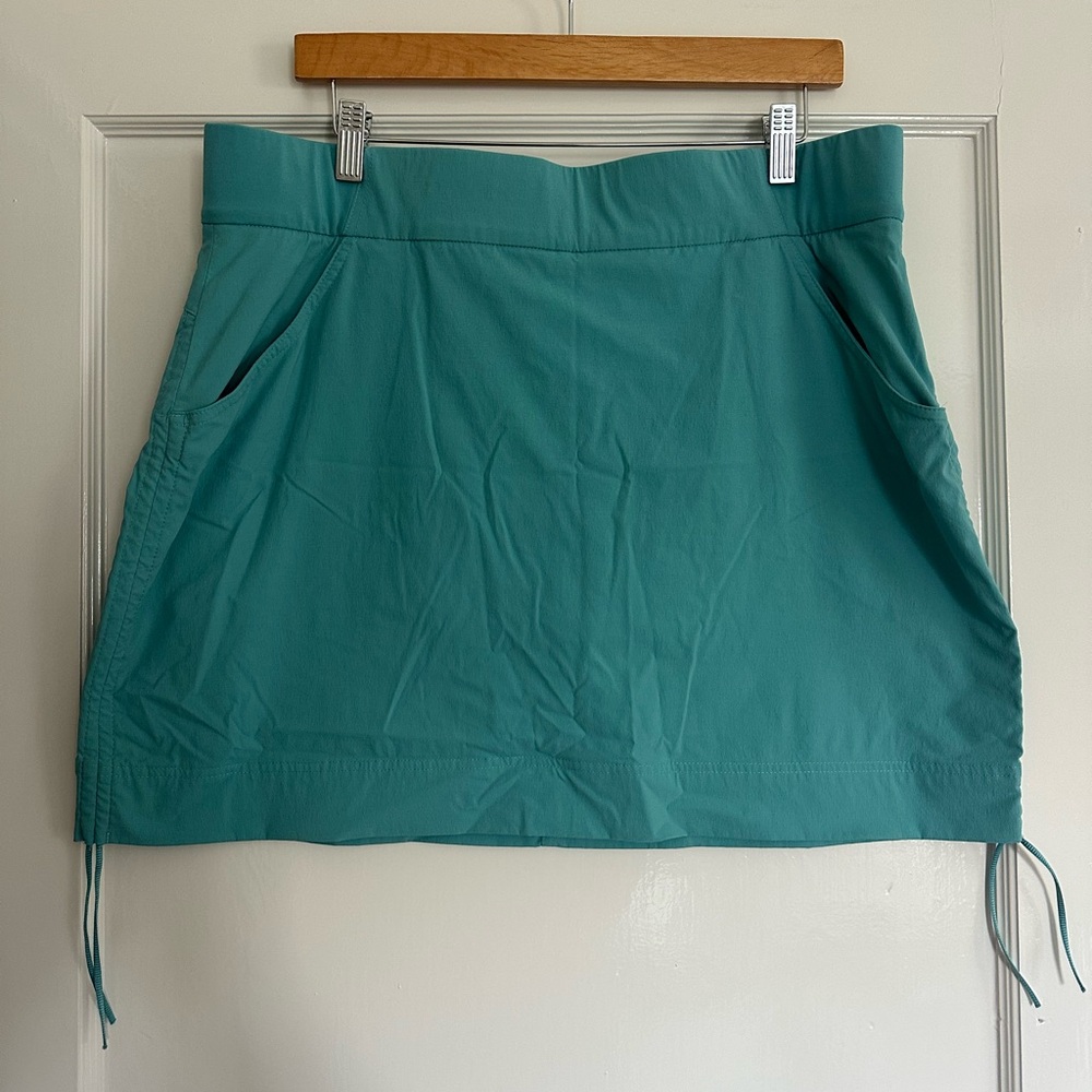 Columbia Women’s Teal Skort